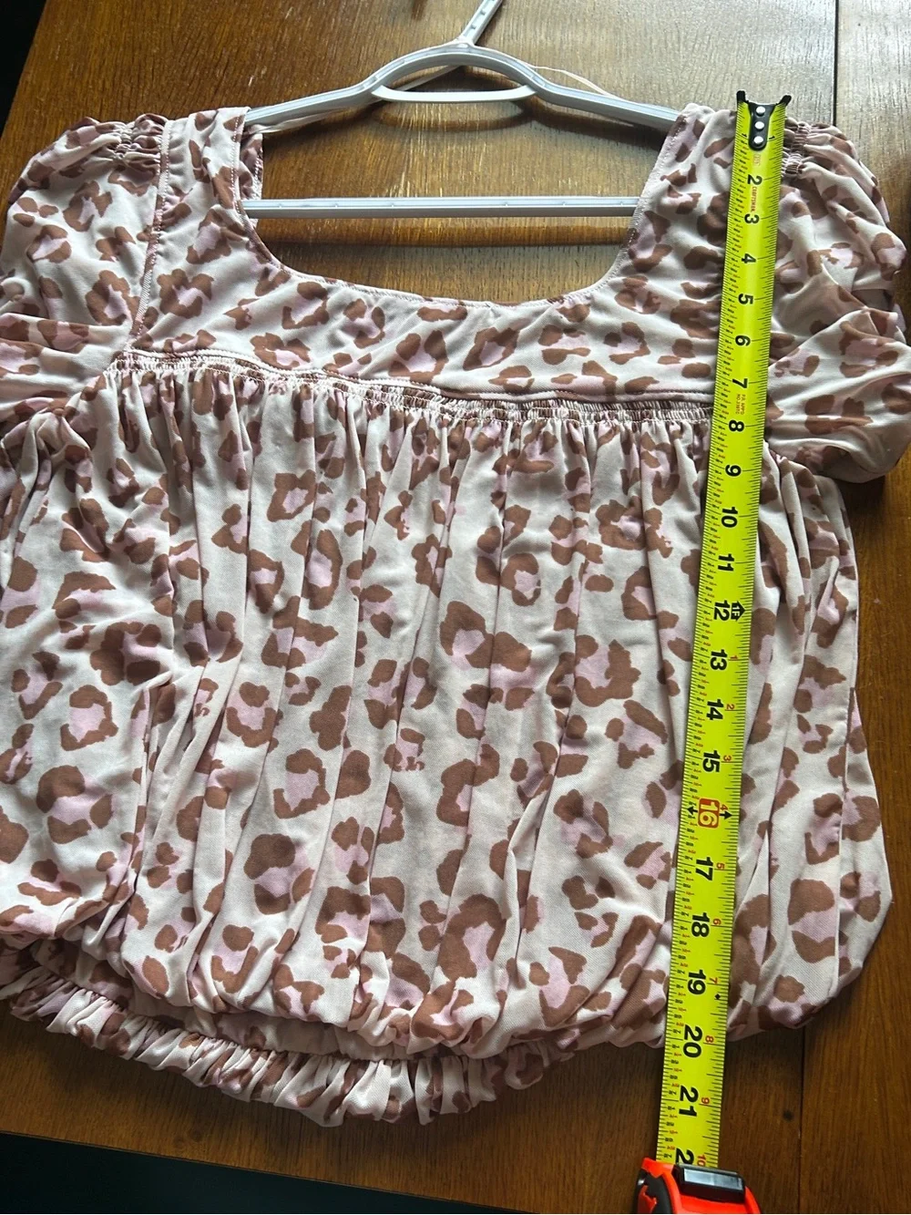 Women's Pink leopard crop top medium